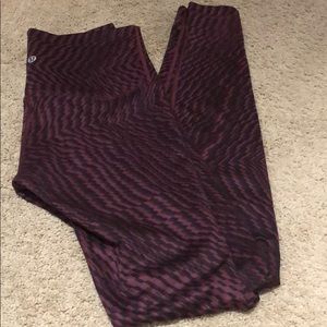 Lulu wunder under red & black pant size 6